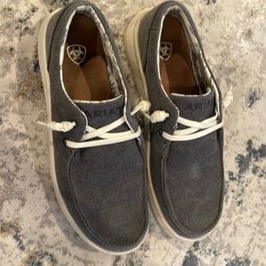 Ariat ladies hi-lo casual shoes similar to hey dudes. Worn once. Like new